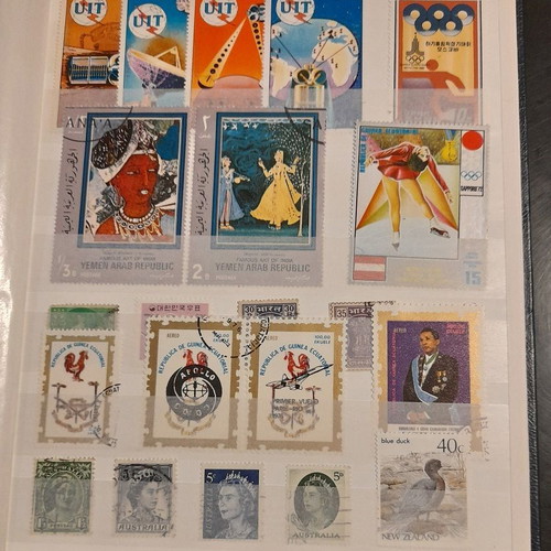 Worldwide stamp collection in A5 album like new, 8 pages