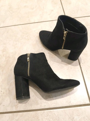 Women's black suede ankle boots Pull & Bear used, size 39
