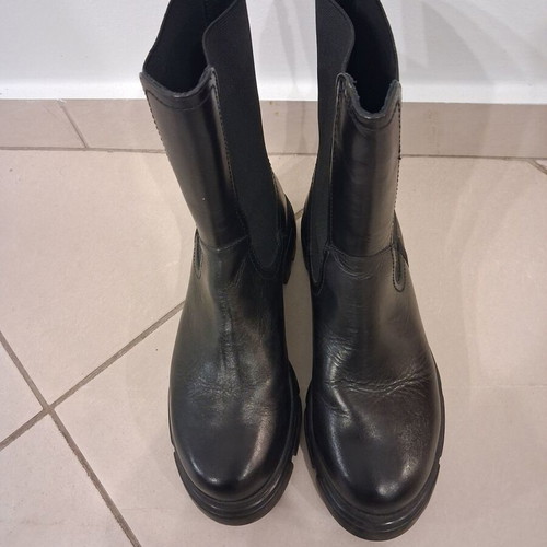 Lasocki boots size 37 like new, black leather