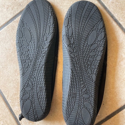 Men’s beach shoes size 44, like new, black