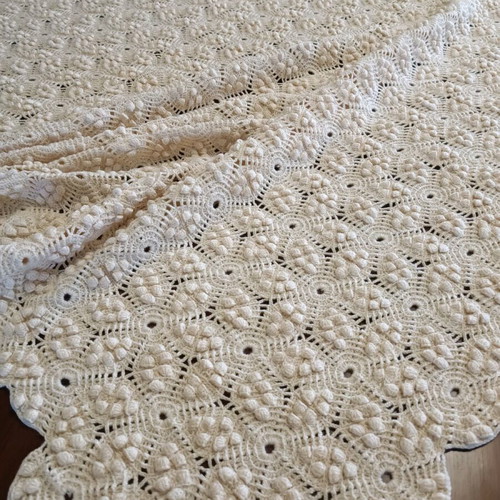 Woolen knitted handmade blanket like new, dimensions 170x220