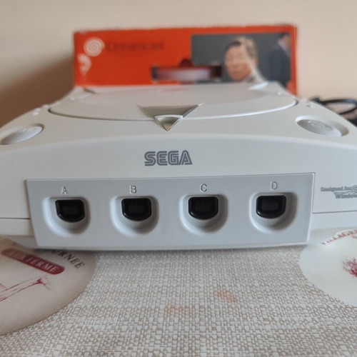 Sega Dreamcast console like new with 22 games and accessories