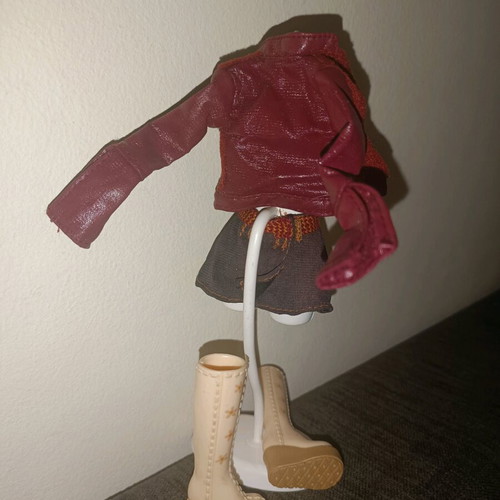 My Scene Kennedy 1st Wave used, complete with 2 outfits and accessories