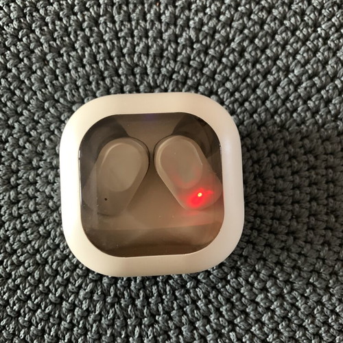 Bluetooth earbuds new, excellent condition