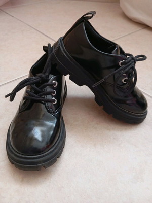 Zara kids shoes size 24 like new, black patent leather