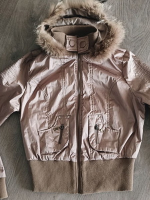 Pink Woman short jacket with sequins and fur hood, size L like new