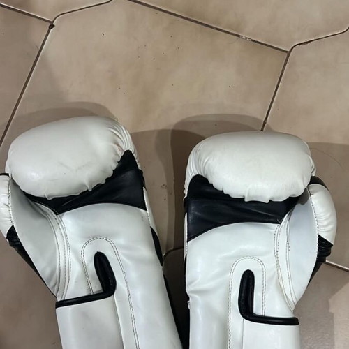 Kick Boxing Gloves Force 1 used with shin guards