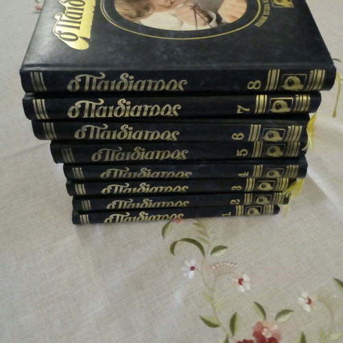Encyclopedia O Paidiatros 8 volumes in excellent condition