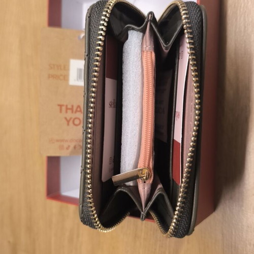Doka wallet unused, khaki color