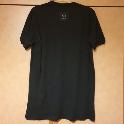 Vinyl Art T-shirt with gold logo like new, size Medium