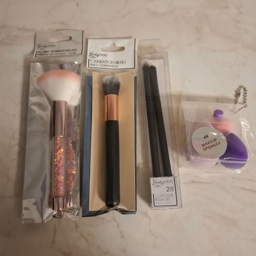 Makeup tools new, unused in packaging