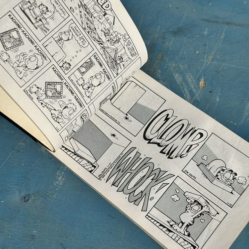 Garfield Takes Up Space 20th Book used, vintage comic by Jim Davis