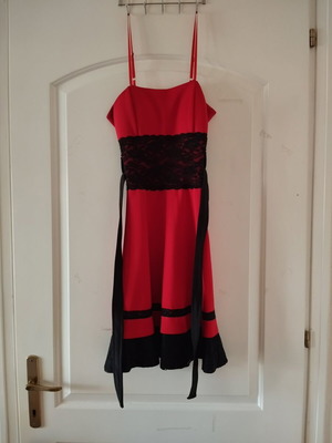 Red dress with lace used, one size, adjustable straps