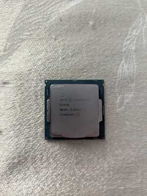 Intel Celeron 4920 CPU като нов