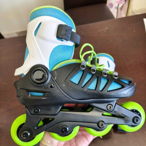 Inline Roller Firefly ABEC 1 64 mm adjustable size 29-32 with Globber protective gear like new