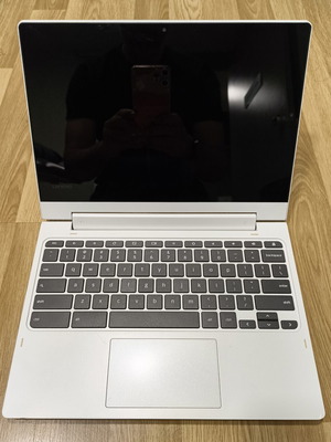 Lenovo Chromebook C330 2 in 1 11.6 inch touchscreen laptop used