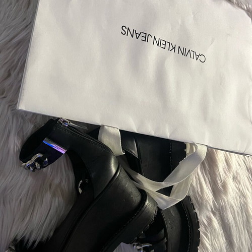 Kendall + Kylie Cass platform sandals used, black with chains