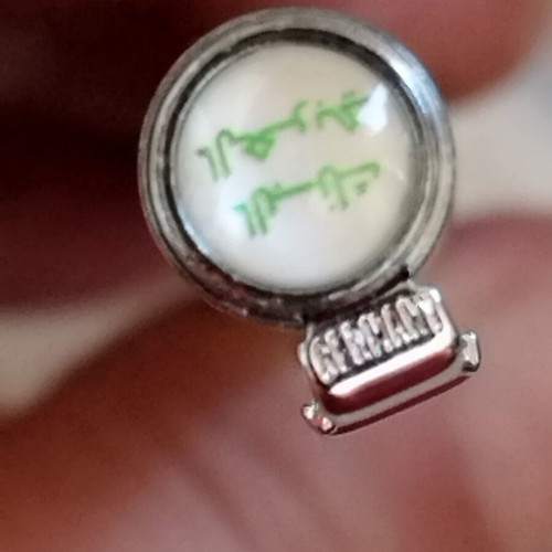 Diplomat pen used with Saudi Arabia emblem and original case