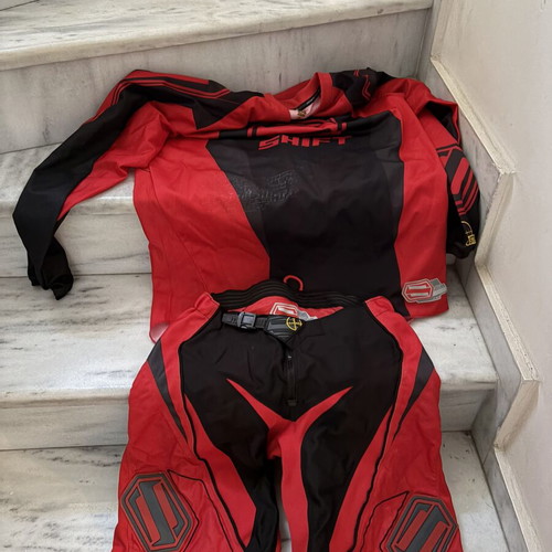 Enduro suit like new, shirt size large and pants size 32