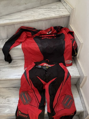 Enduro suit like new, shirt size large and pants size 32