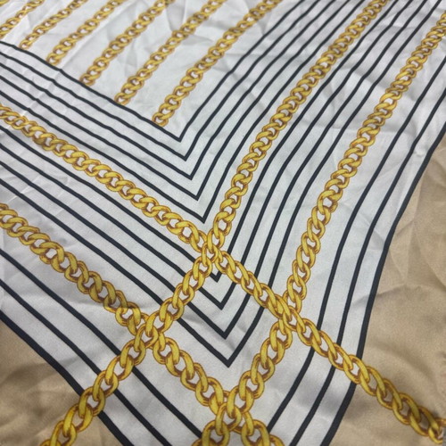 Small satin scarf like new 55x55