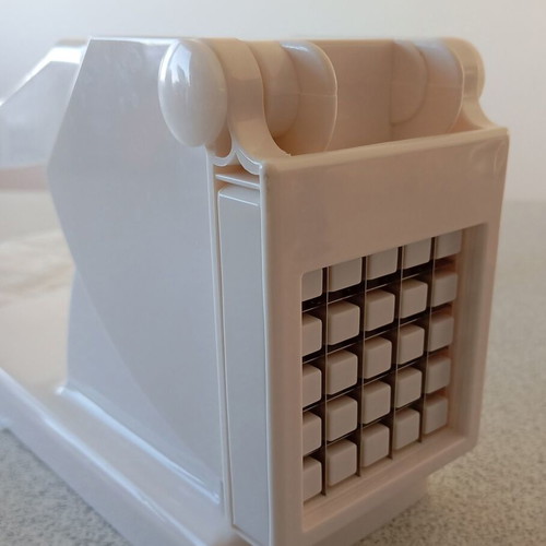 Leifheit vegetable cutter like new with non-slip base