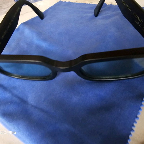 Sunglasses like new, black with green lens