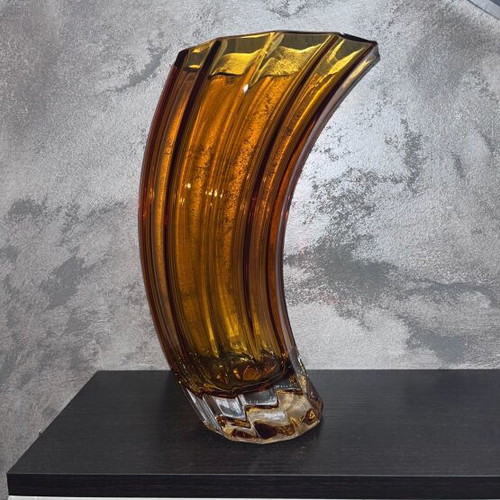 Vintage luxury vase like new with unique style