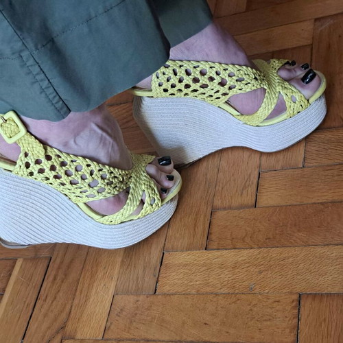 Paloma Barceló leather platform sandals lime size 37 like new