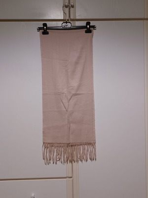 Κασκόλ μεταχειρισμένο σε απαλό ροζ χρώμα