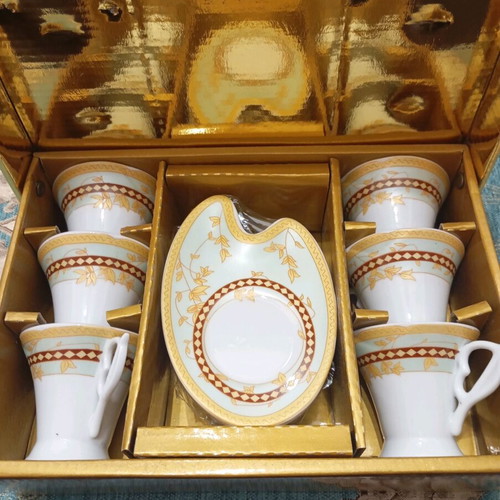 Coffee set new with gold details, 6 cups and 6 saucers
