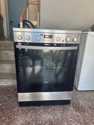 Zanussi ZCV65320XA ceramic hob electric oven inox 72lt