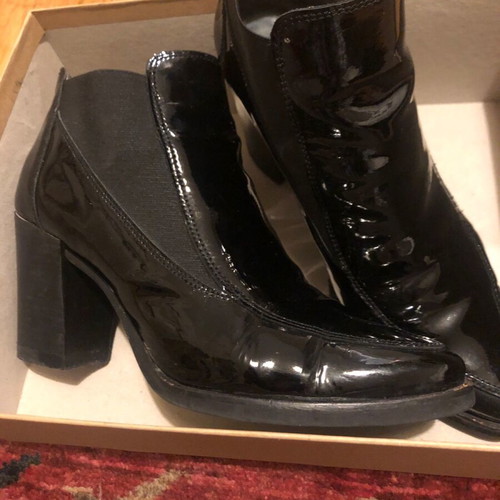 Kanna black patent leather ankle boots size 38 like new