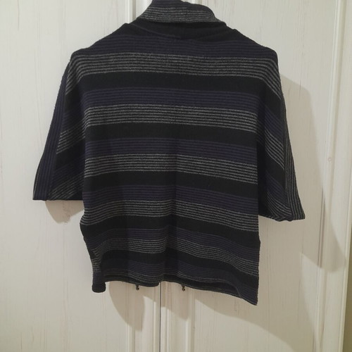 Woolen short sweater like new, black and purple, size M
