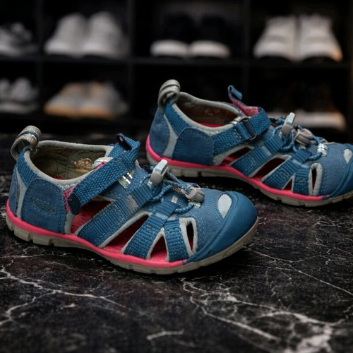 Keen sandals for girls like new, size 24, blue and pink