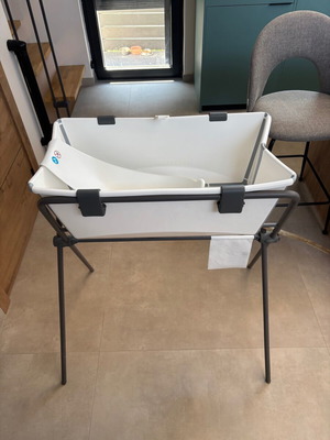 Stokke Flexi Bath πλήρες σετ μεταχειρισμένο, πτυσσόμενη μπανιέρα με βάση και σκαφάκι για νεογέννητο