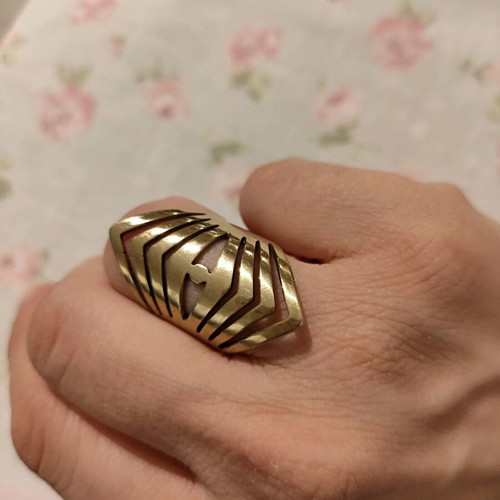 Gold stainless steel ring like new, large and impressive