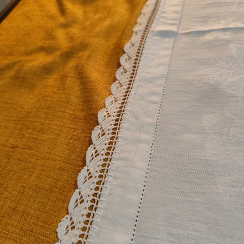 White cotton tablecloth like new with lace and crochet edging