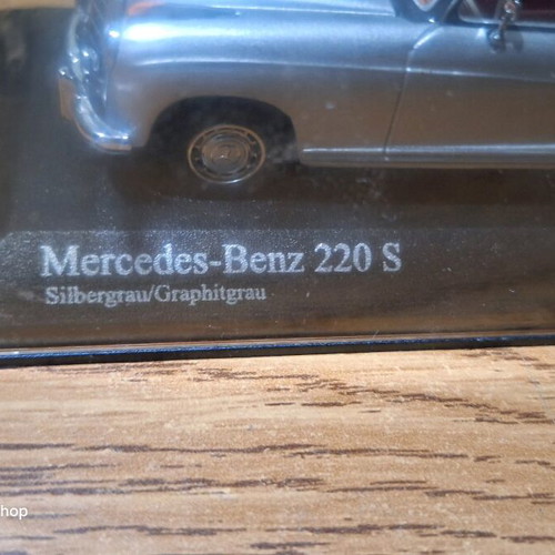 Mercedes-Benz 220 S Minichamps 1/43 Limited Edition collectible model