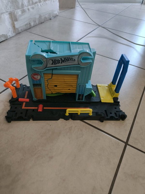 Hot Wheels City Gator Garage Attack комплект игра като нов