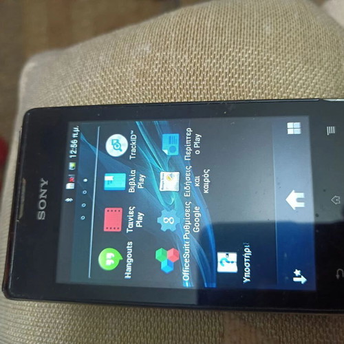 Sony Ericsson Xperia phone like new with charger, black