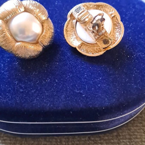Vintage earrings from the 70s like new