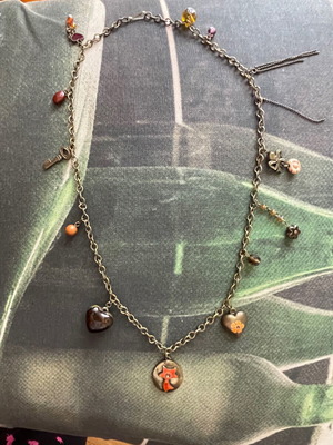 ΙΚΙΤΑ επώνυμο κολιέ σαν καινούργιο