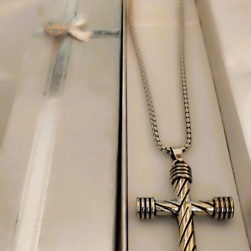 Steel cross with spiral pattern and 60 cm chain in gift box new