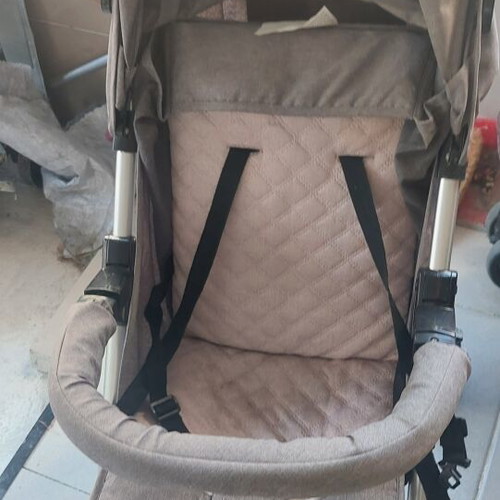 Lightweight foldable baby stroller