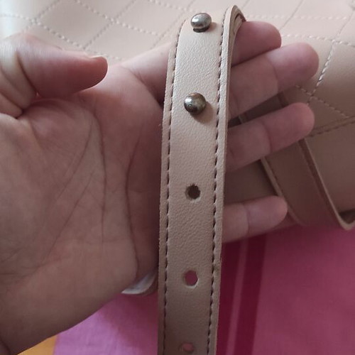 Beige BB shoulder bag like new with chain handles and zipper