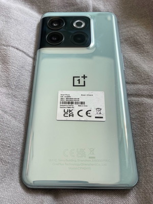 OnePlus 10T κινητό σε πολύ καλή κατάσταση με ασύρματα ακουστικά