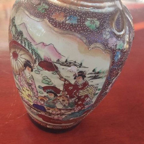 Royal Satsuma vase like new, Chinese hand-painted antique