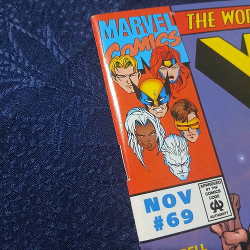X-Men #69 like new with Carlos Pacheco signature