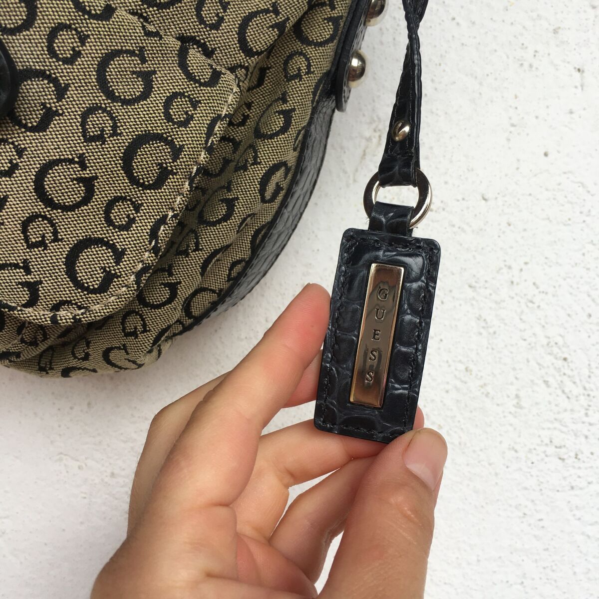 Guess vintage bag Y2K like new, monogram… - € 89,00 - Vendora.cy
